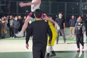 卧槽！！白人打野球 用撑杆跳竟跃过基本同样高的14号骑扣