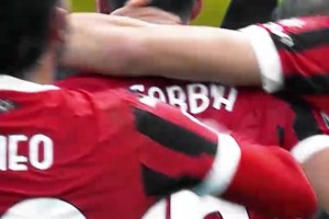 梅阿查球场铺设新草皮，米兰城刚刚下起了小雪！