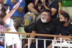 啦啦队美女直接就在面前表演！小胖哥今天这票也太值了吧