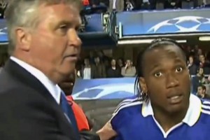 德罗巴十年不忘的耻辱，詹俊：今天或许上帝没有穿上蓝色的球衣