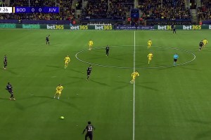 小蜘蛛此前：打牌我和劳塔罗恩佐一桌，因为我们最不会骗人！