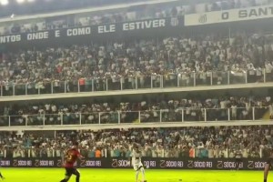 恶劣！，斯蒂勒鼻子形状遭荷甲球员嘲讽，双方爆发激烈冲突！