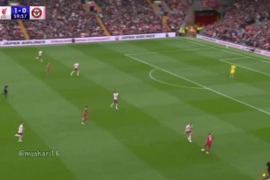 尊重❤️！西班牙女歌手罗莎莉亚脱掉鞋子，在糖果盒球场奔跑