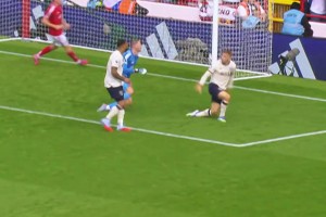 气死了！被队友阻止了自己的进球名场面