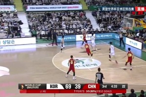 啊这？！朱俊龙外线空位三分，居然投了个离谱三不沾！自己气得直拍手！