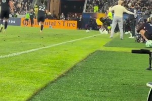 2017年，德赫亚在对阵阿森纳时， 贡献的14次扑救