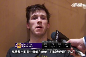 这颜值！金佳悦穿吊带红裙跳手势舞：预制圣诞啦！