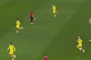 百看不厌！名场面：苏亚雷斯欧冠对阵拜仁这次过人太写意了！