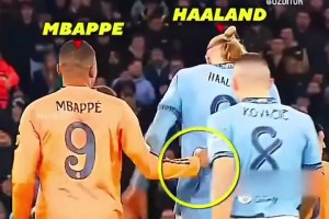 世界杯的焦点之战！名场面：姆巴佩和哈兰德惺惺相惜的时刻！