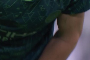 魔人也会痛吗？欧冠官方剪辑哈兰德被击中裆部